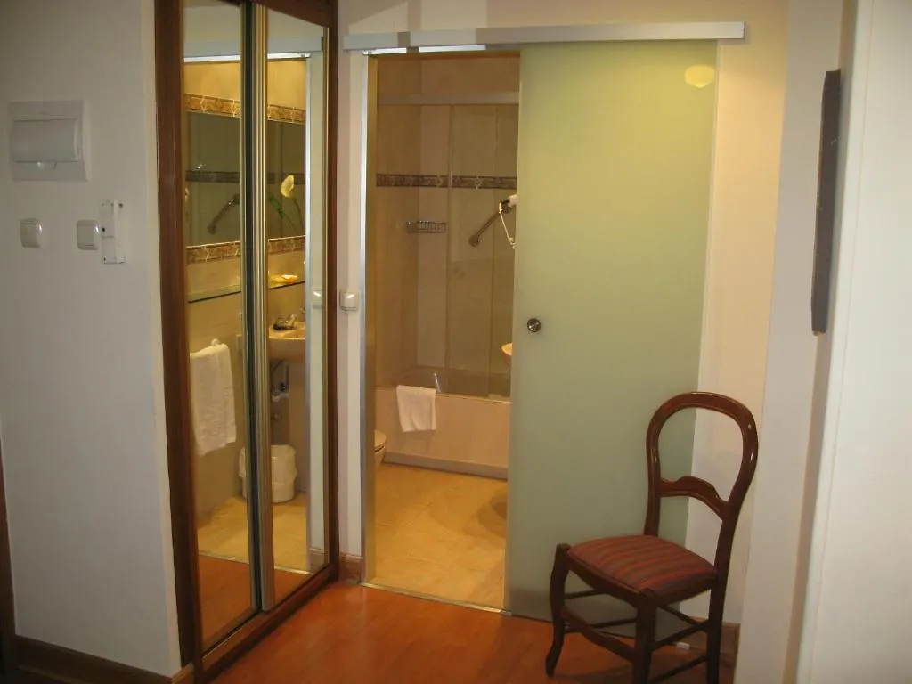 Guest house Hostal Bahia San Sebastian